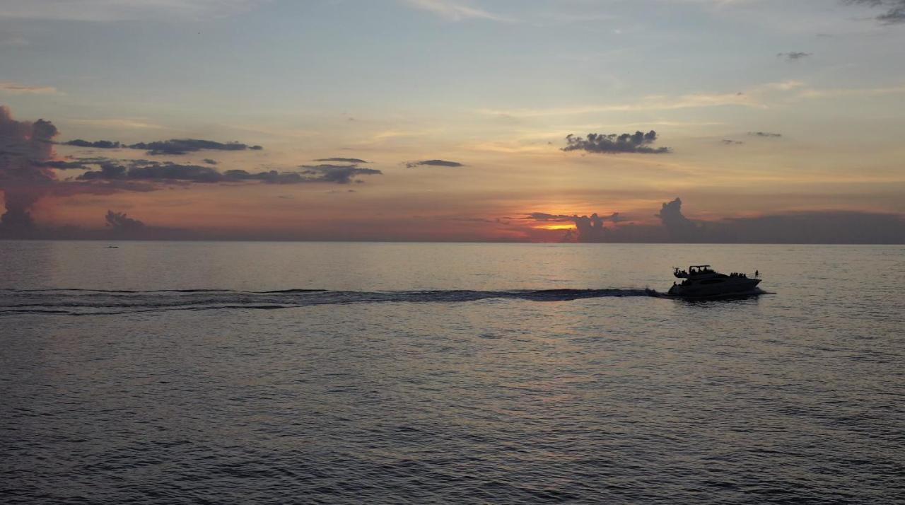 Tensing Pen Negril Buitenkant foto